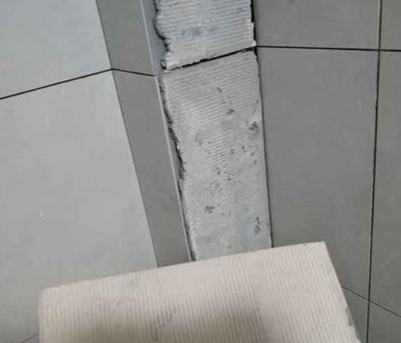 松山瓷砖空鼓维修公司分享下厨房瓷砖脱落的补救措施。